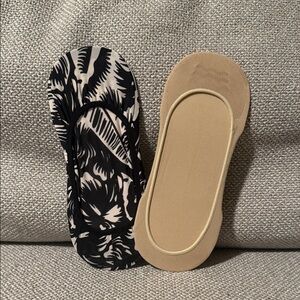 5/$25 NEW Black and Beige No-Show Socks